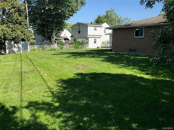 4th image of 22 Meadow Ln