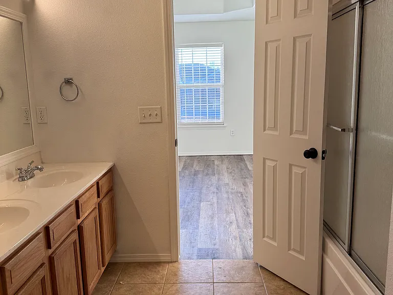 803 SW River Rock St — Photo 6