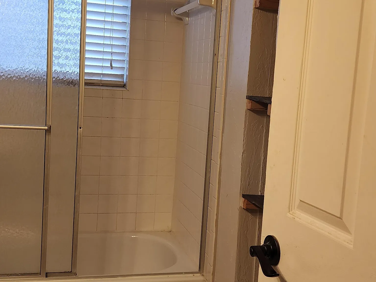 4 bed, 4.0 bath, 2000 sqft, $979 — Photo 4