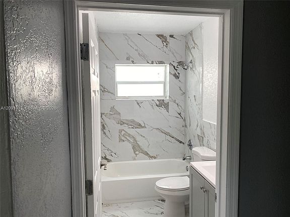 4th image of 1850 SW 48th Ave