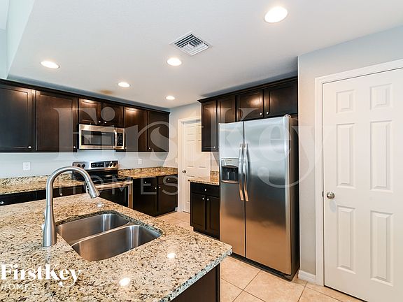 5th image of 617 SW 13th Ter