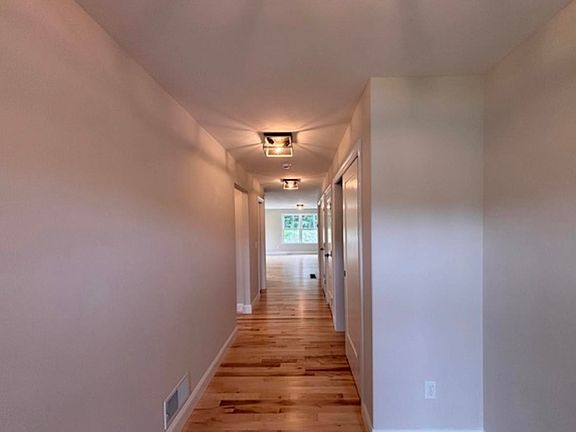 3rd image of 21 Edgewater Drive