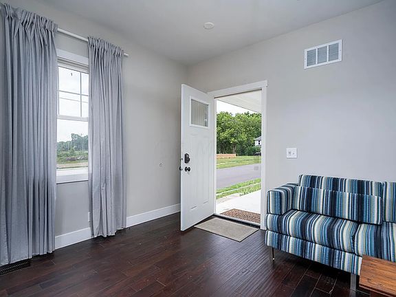 2nd image of 113 W Paint St #1