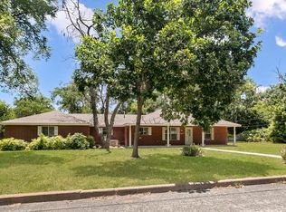 301 W Hackberry St, Fredericksburg, TX 78624