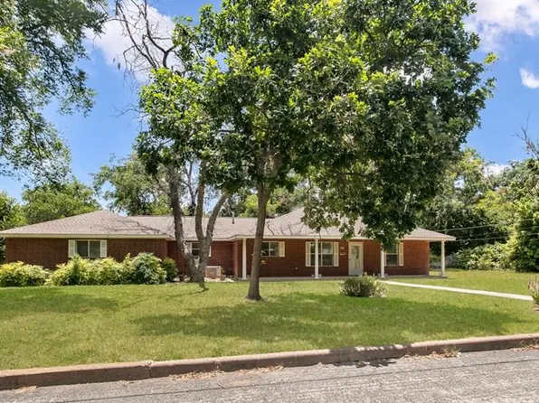 301 W Hackberry St, Fredericksburg, TX 78624