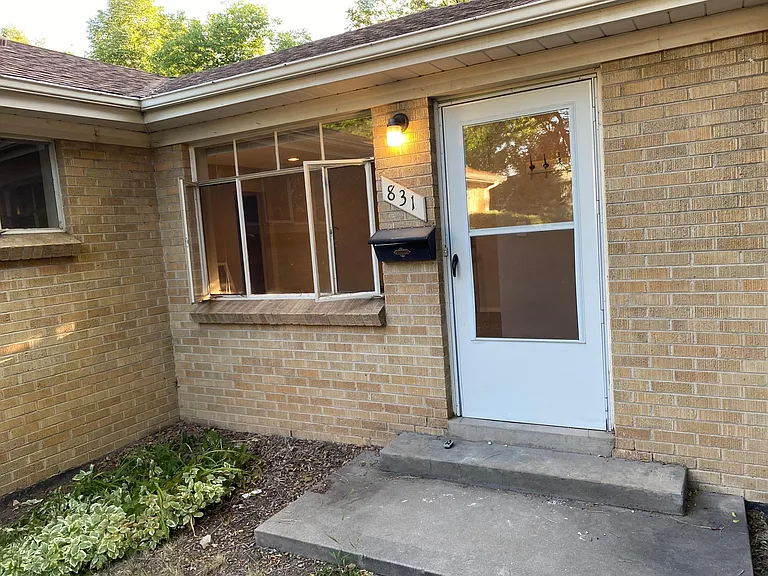 831 N Forest St — Photo 1