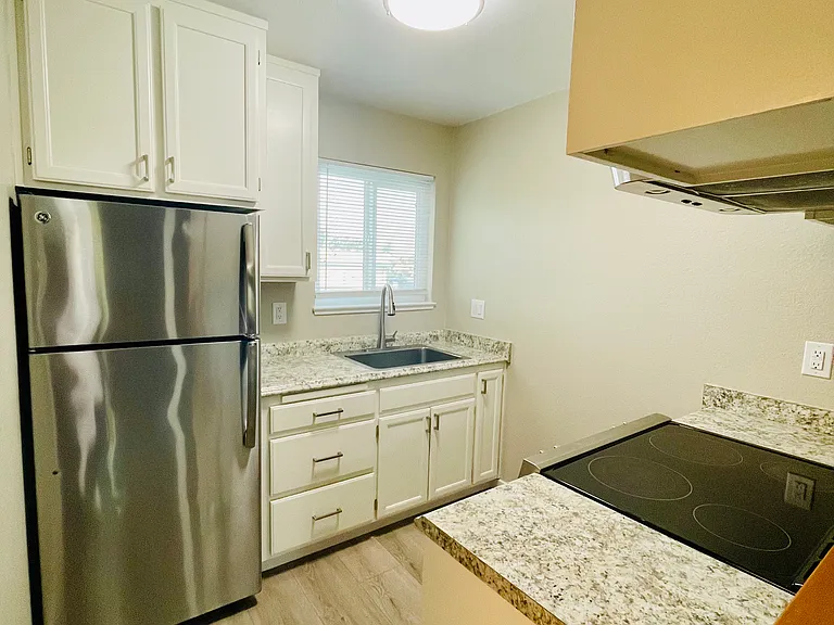 Studio - 420 SQ Ft