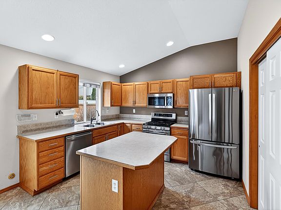 2nd image of 17419 N Edgecrest Rd