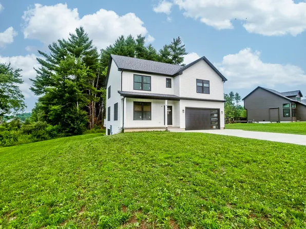 11 Woodland Ln, Belchertown, MA 01007