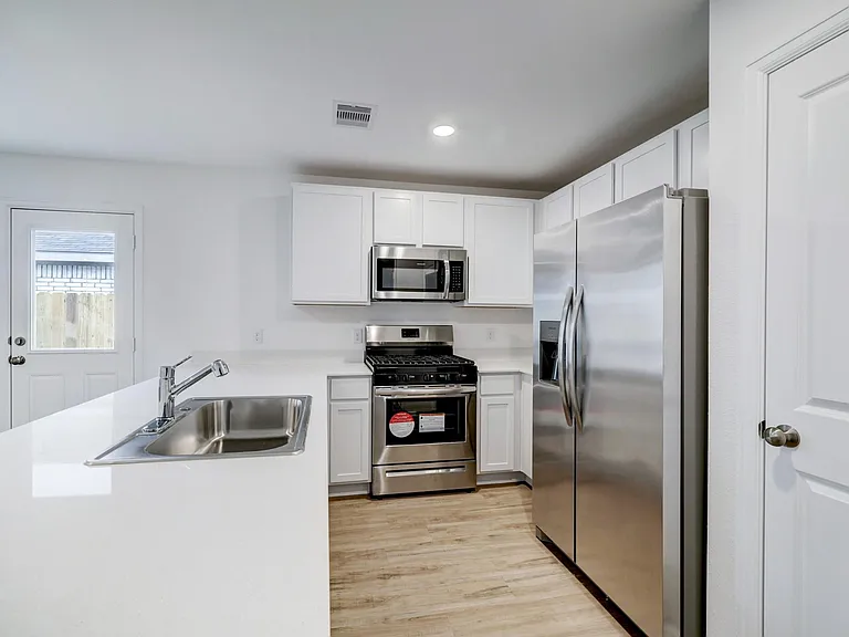 8907 Estes Lake Dr — Photo 4