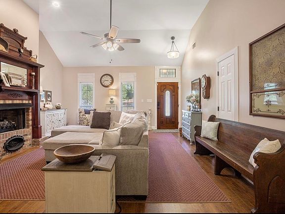 4th image of 2116 Vaughandale Dr