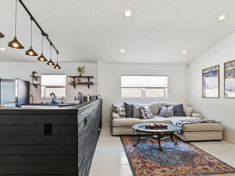 5690 Green Island Dr — Photo 3