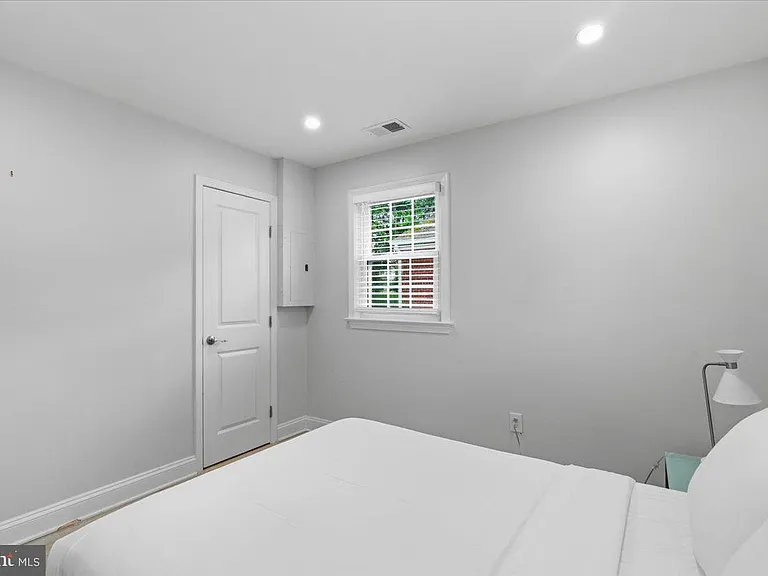 3823 Duke St — Photo 20