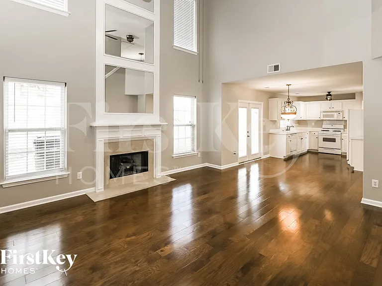 7826 Cafferty Cir — Photo 2