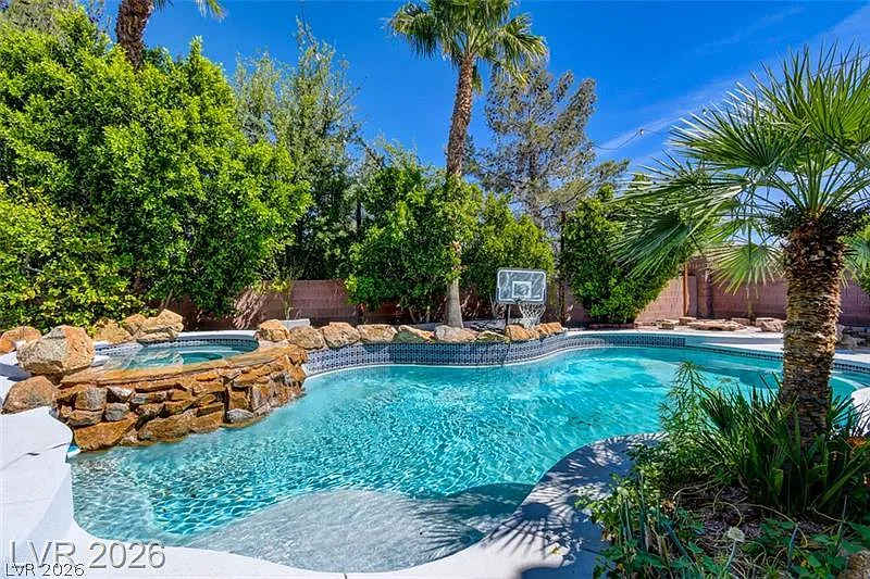 5 bed, 4.5 bath, 5160 sqft, $6,995 — Photo 1