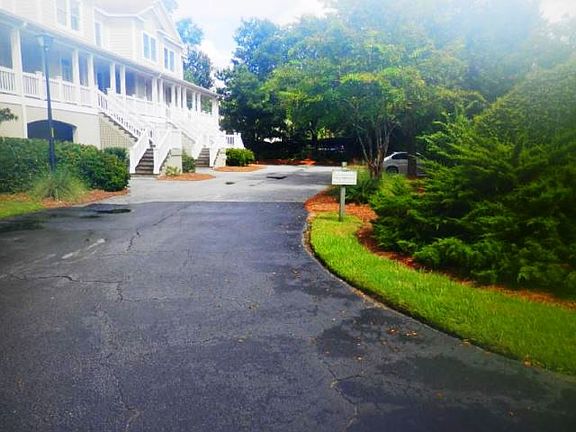 3rd image of 1735 Live Oak Park