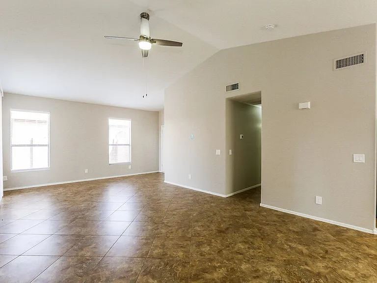 1058 S Sierra St — Photo 7
