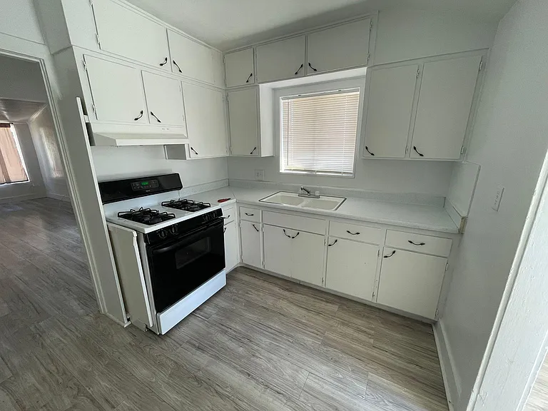 516 S 6th Ave — Photo 5