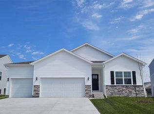 25103 Eagle Vista Dr, Adel, IA 50003