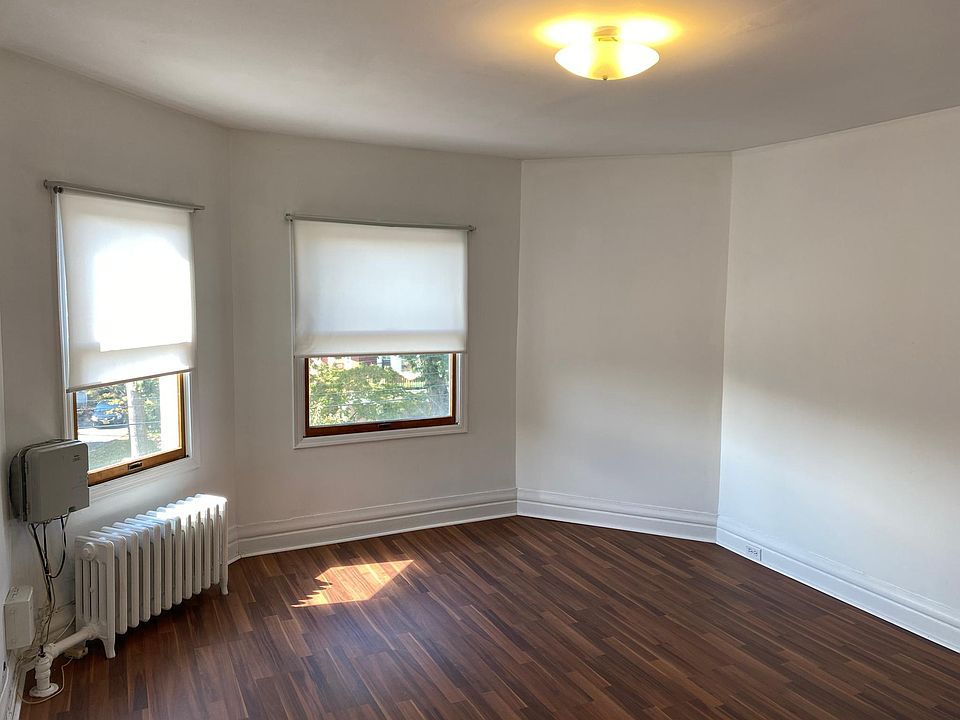 1st image of 270 Rich Ave #3