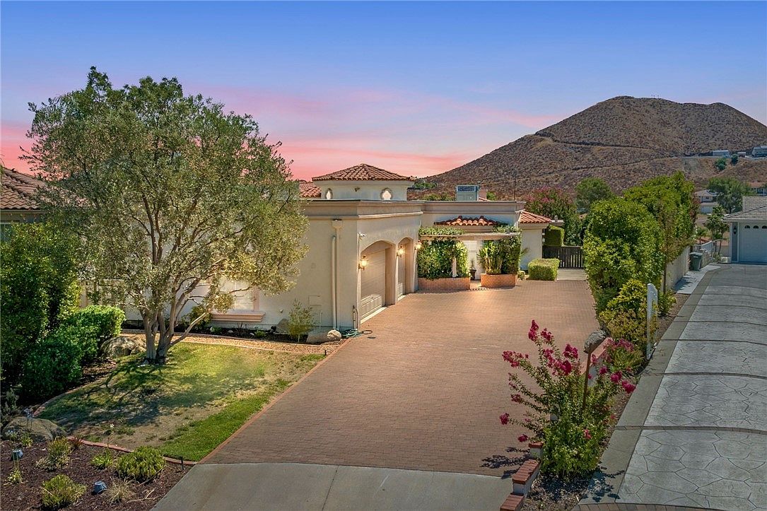 22940 San Joaquin Dr E, Canyon Lake, CA 92587 | MLS #SW23155619 | Zillow