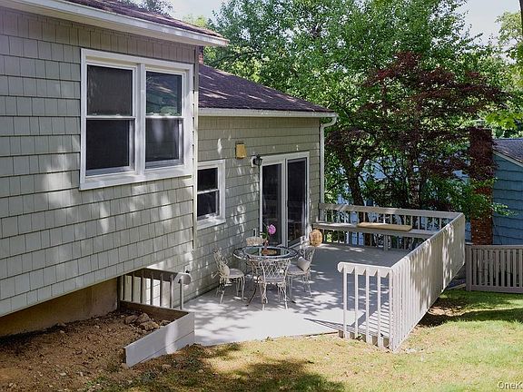 4th image of 72 Hickory Hill Drive