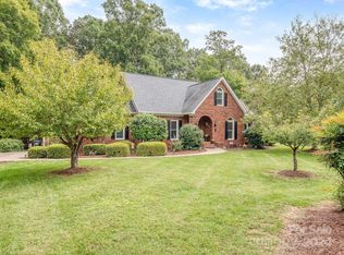 7018 High Oaks Dr, Matthews, NC 28104