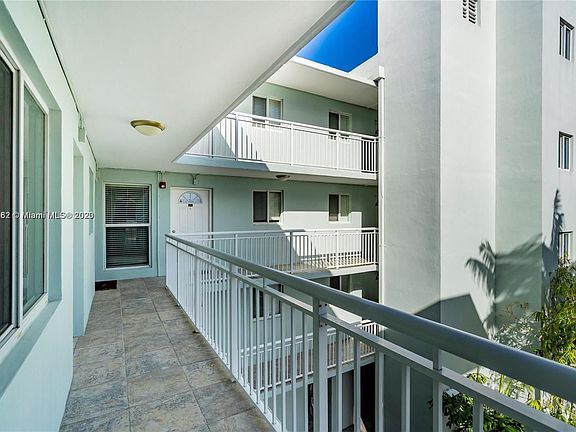 5th image of 290 Navarre Ave APT 304