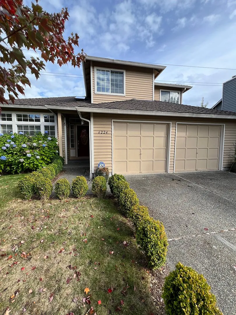 Cul-de-Sac Living with Indoor-Outdoor Ease in Everett — Photo 4