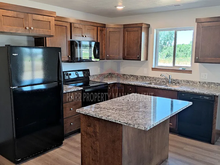 Sundance Ridge / Hitching Place — Photo 13