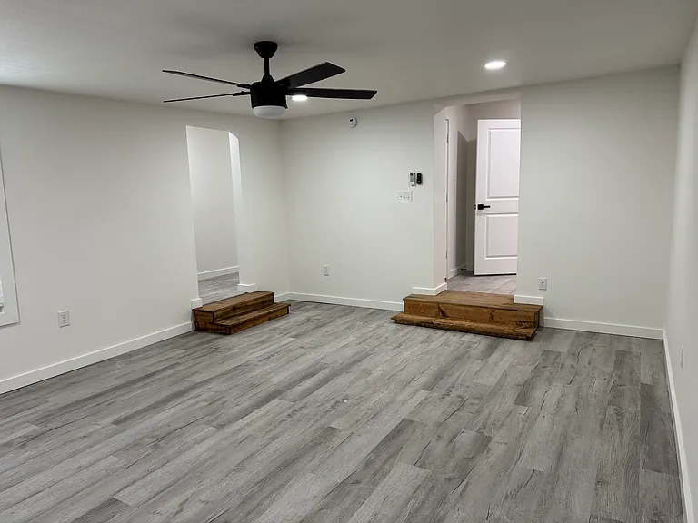 310 Sunset Ct — Photo 12