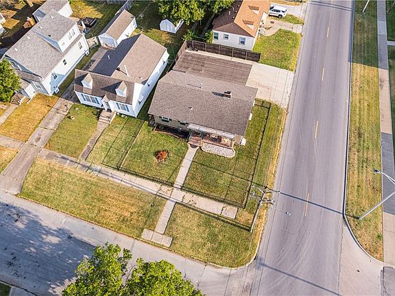 4th image of 1323 W 3rd St