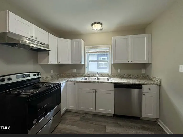 409 Spring Ct — Photo 9
