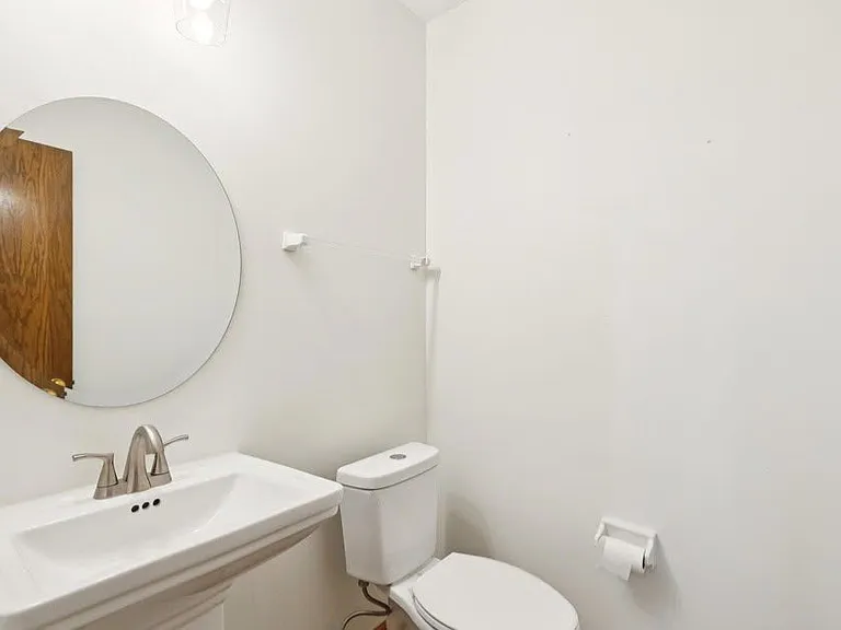 7820 S 70th St — Photo 10