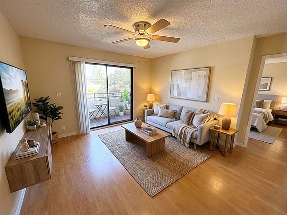 3rd image of 4436 Franklin Ave #203