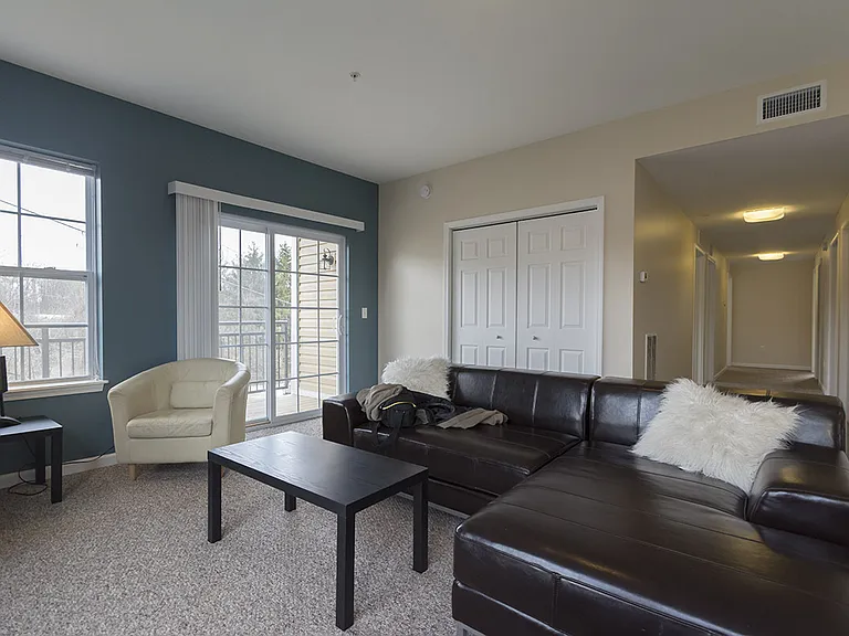 East Bay I Apartments — Photo 7