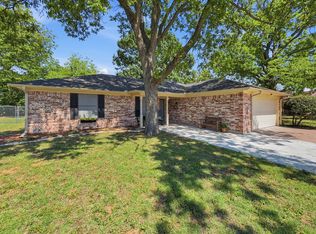 1103 Holiday Ct, Granbury, TX 76048