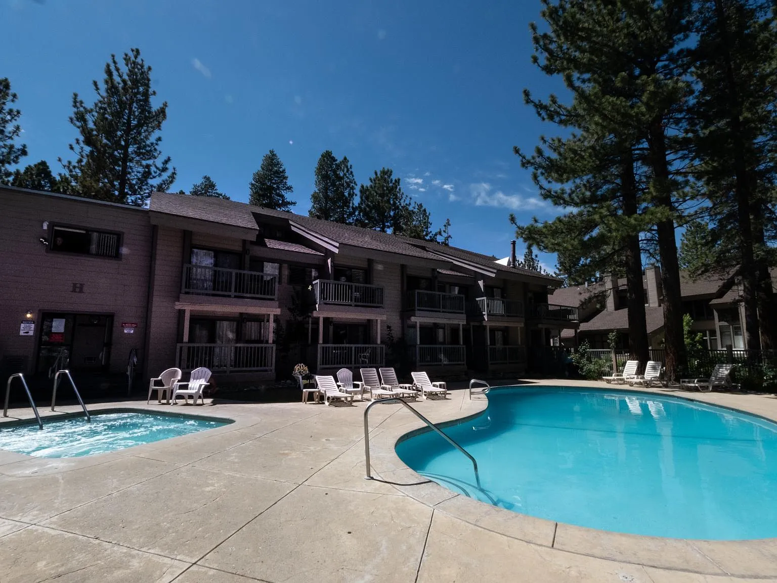 2252 Meridian Blvd — Photo 3