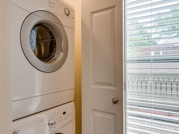 3rd image of 4367 Laclede Ave APT E