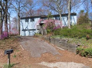 15 Delaware St, Huntington, NY 11743