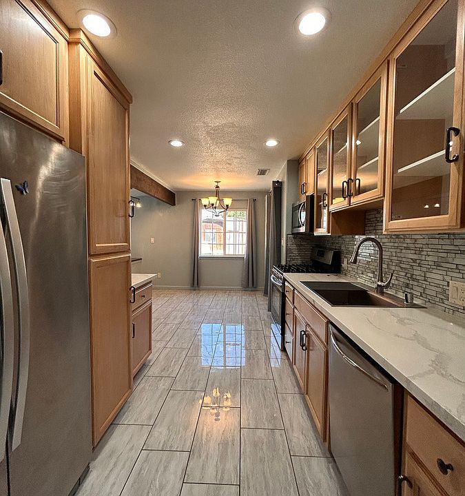 1st image of 1318 Grape Ave