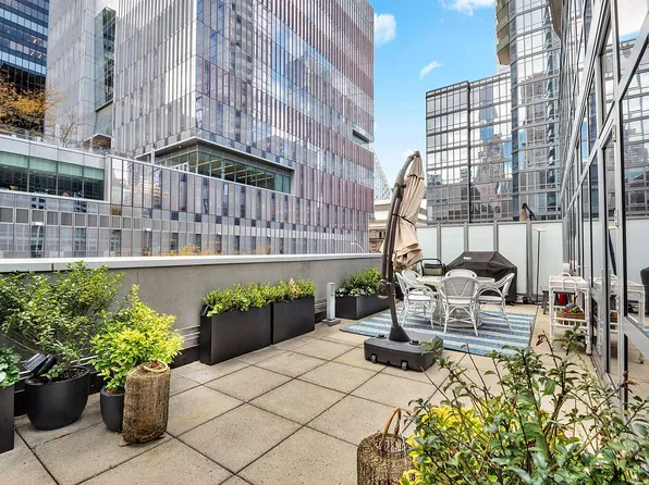 555 W 59th St #3C, New York, NY 10019