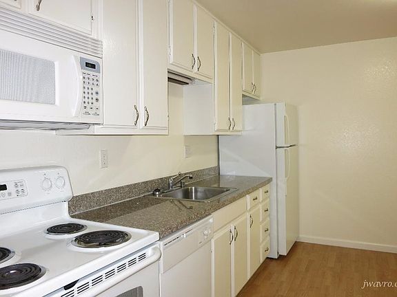 2nd image of 2642 Van Ness Ave APT 206