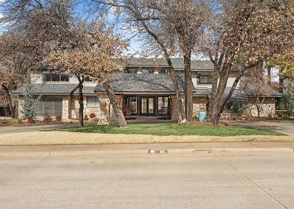 1st image of 1011 Saint Andrews Dr