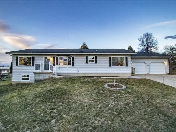 202 Wilson Ct, Anamosa, IA 52205