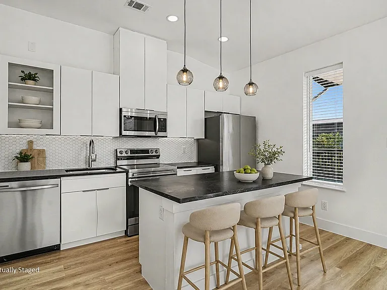 2217 N Fitzhugh Ave #301 — Photo 12