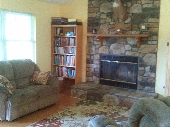 4th image of 105 Oakridge Dr
