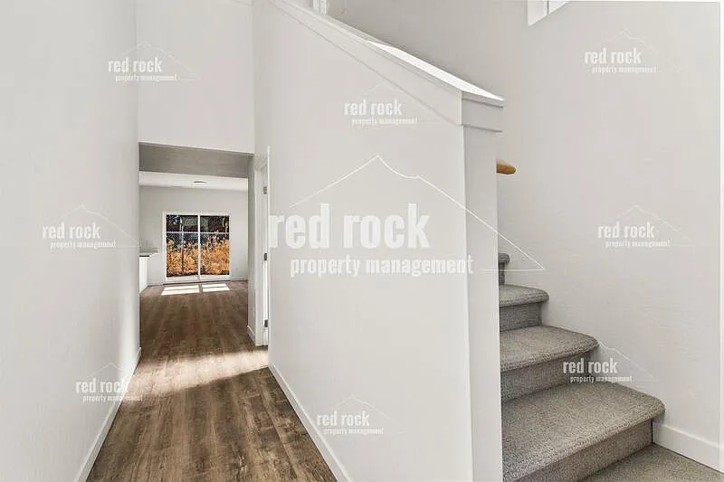2 bed, 2.5 bath, 1370 sqft, $1,899 — Photo 3