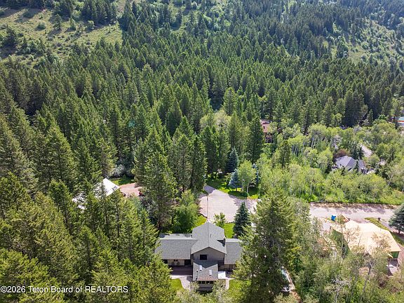 3rd image of 67 Hillside Cir
