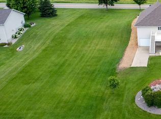 1185 Dale St SW, Hutchinson, MN 55350